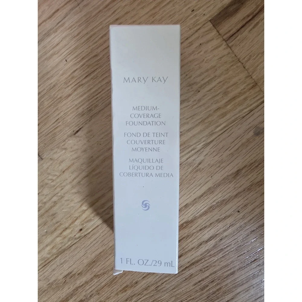 Mary Kay Medium Coverage Foundation Ivory 202 - Pink Cap # 356800 NIB